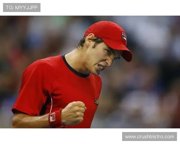 戴维斯本赛季助攻能力持续提升，边路突破与传中表现稳健